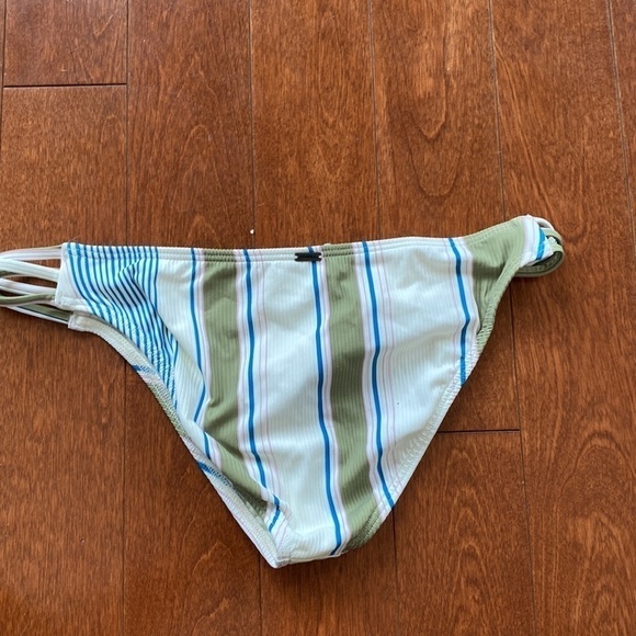 Oneill swim bottom size lrg. White green and blue. NWT - Picture 4 of 4
